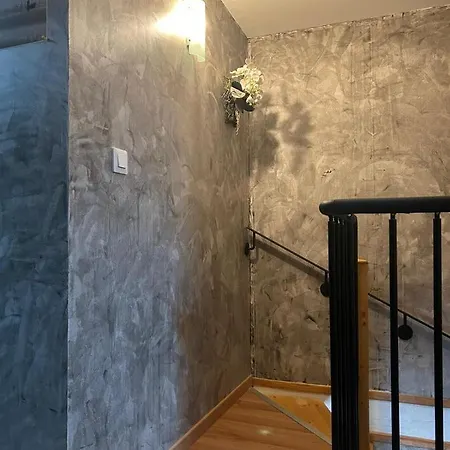 La Maison Des Lauriers Rouges *