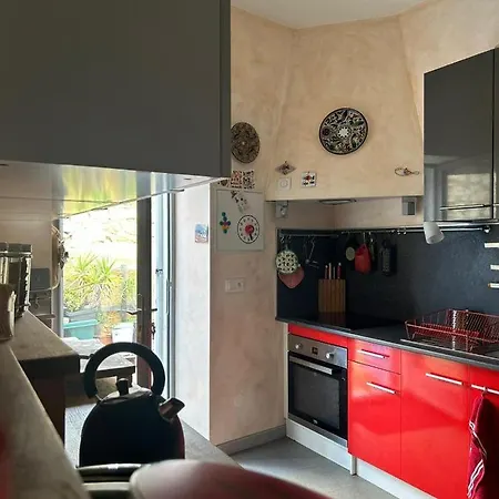 La Maison Des Lauriers Rouges