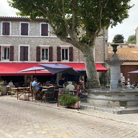 La Maison Des Lauriers Rouges