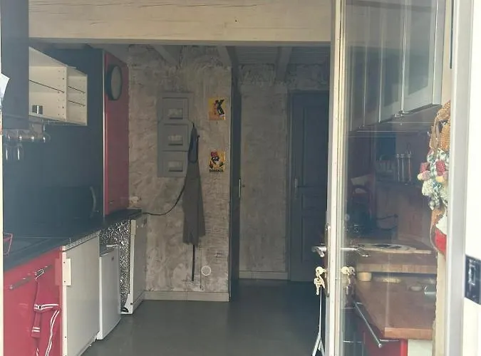 La Maison Des Lauriers Rouges *