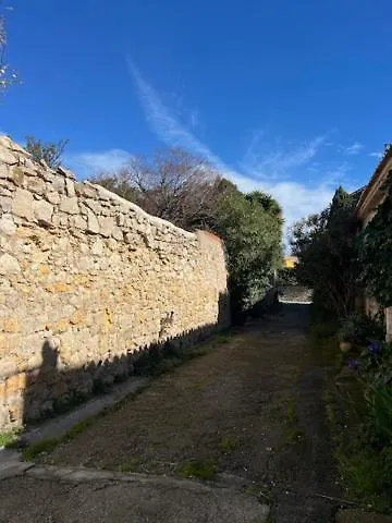 Semesterbostad La Maison Des Lauriers Rouges